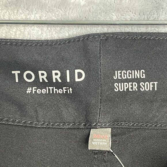 New Torrid Jegging Skinny High Rise Jean Destructed Black Womens Plus Size 26 XS - Picture 4 of 11